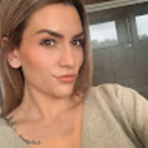 Meet your Posher, Chloe